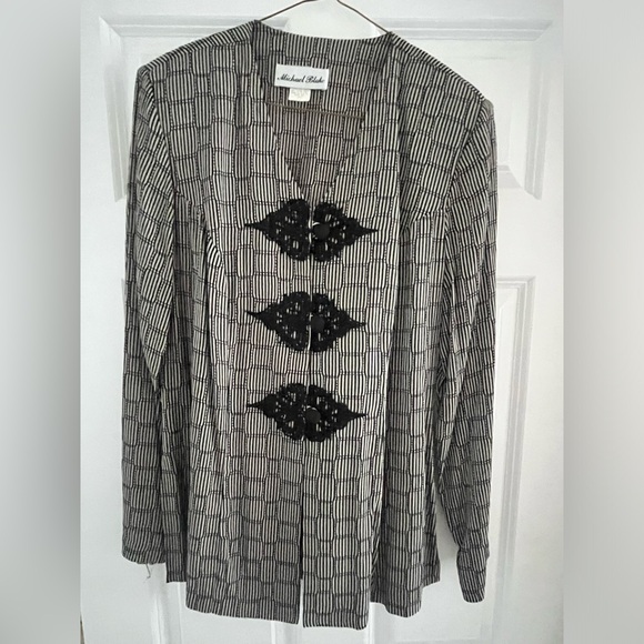 Not available til April
Ladies top - jacket - Picture 1 of 2